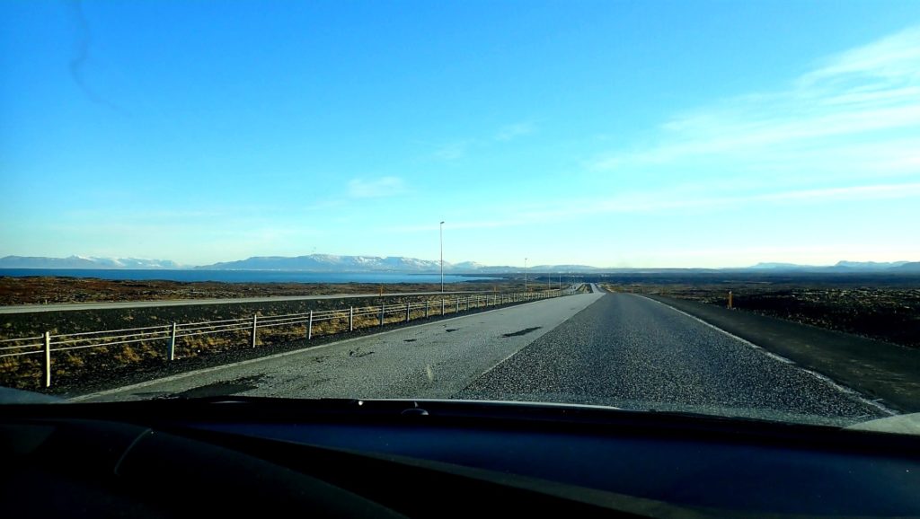 Droga nr 1 na Islandii pomiędzy Keflavikiem i Reykjavikiem