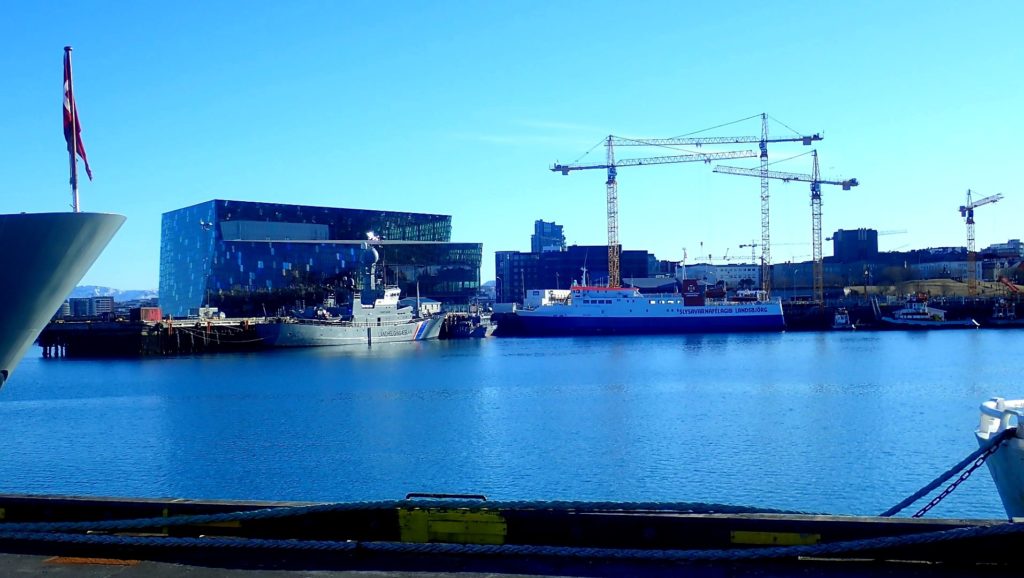 Islandia, port w Reykjaviku, sala koncertowa Harpa