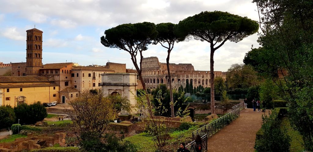Rzym, Forum Romanum, w tle Koloseum