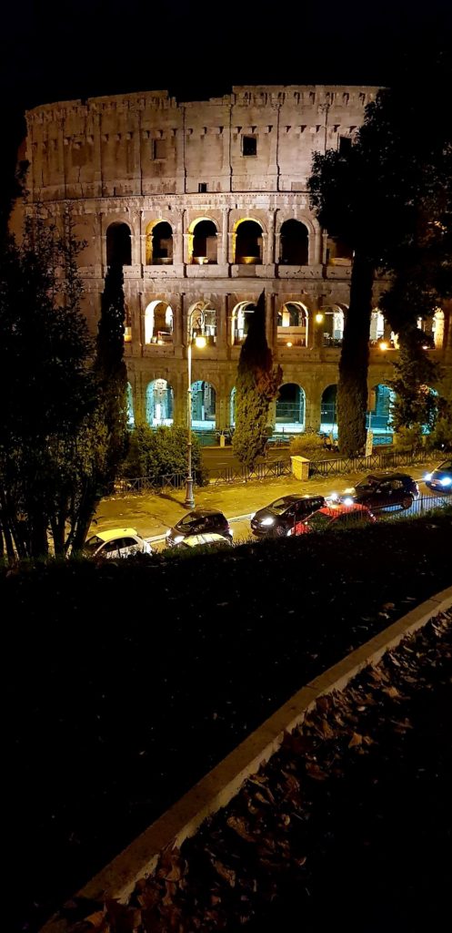 Rzymskie Koloseum nocą