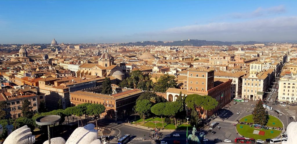 Rzym, panorama miasta z tarasu widokowego na Ołtarzu Ojczyzny