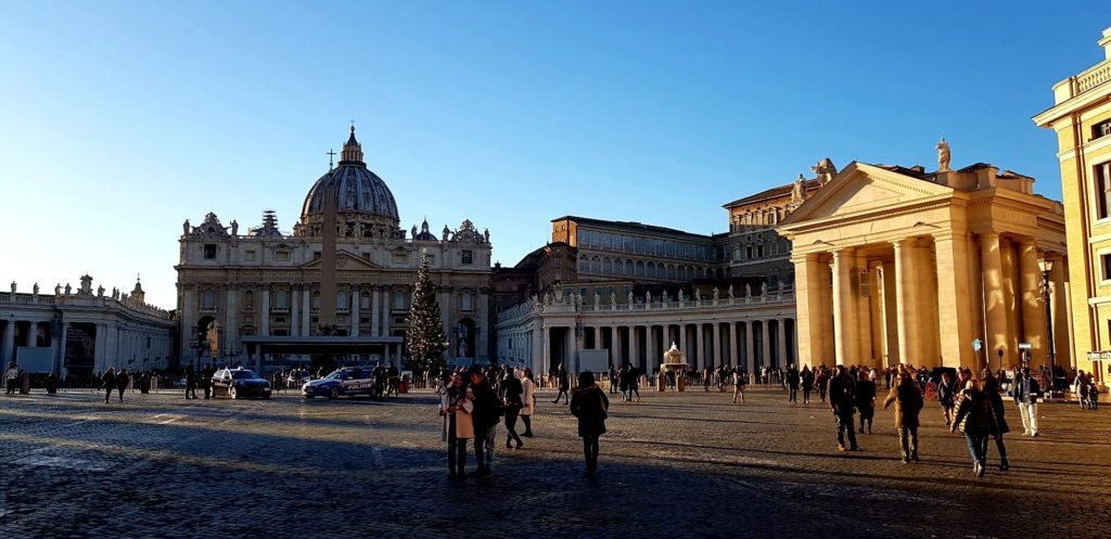 Plac Św. Piotra, widok na rezydencję papieską oraz bazylikę