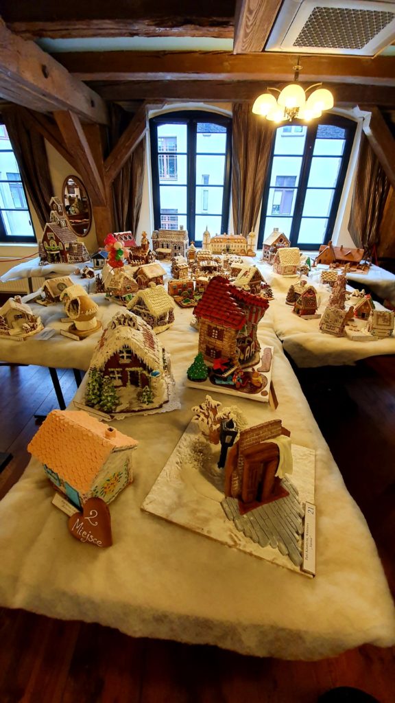 Toruńskie Żywe Muzeum Piernika, łądnie zdobione domki z piernika