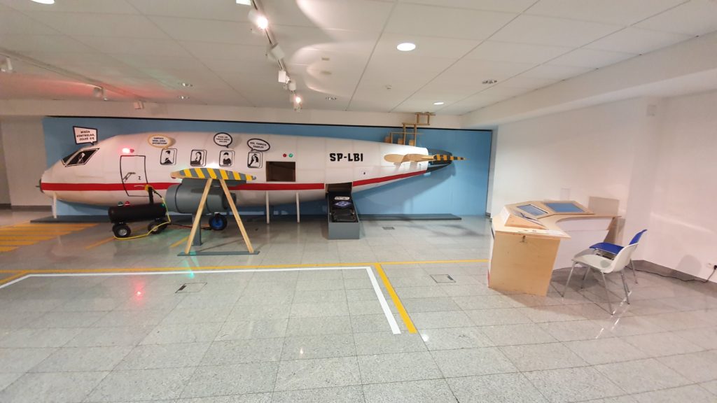 Toruń, Centrum Nowoczesności Młyn Wiedzy, samolot