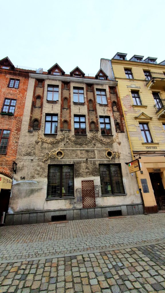 Ładna kamieniczka na toruńskiej starówce