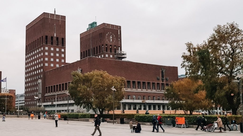 Widok na budynek, gdzie rozdawane sa pokojowe nagrody Nobla w Oslo.