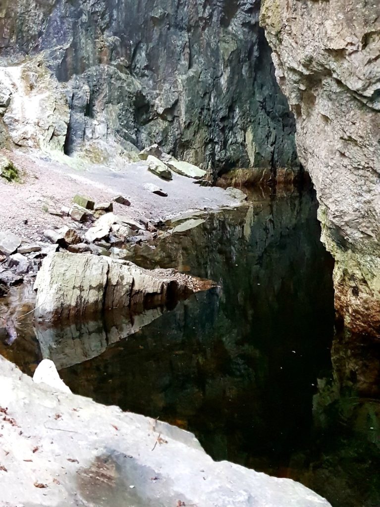 Wnętrze opuszczonej kopalni niedaleko Oslo.