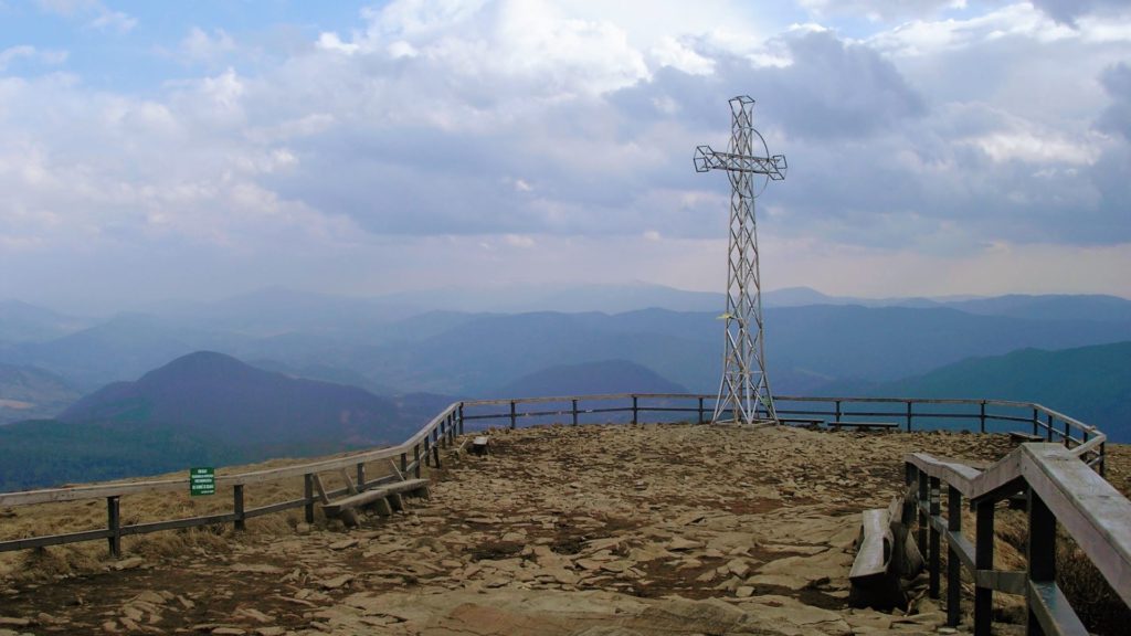 Krzyż na szczycie Tarnicy, Bieszczady.