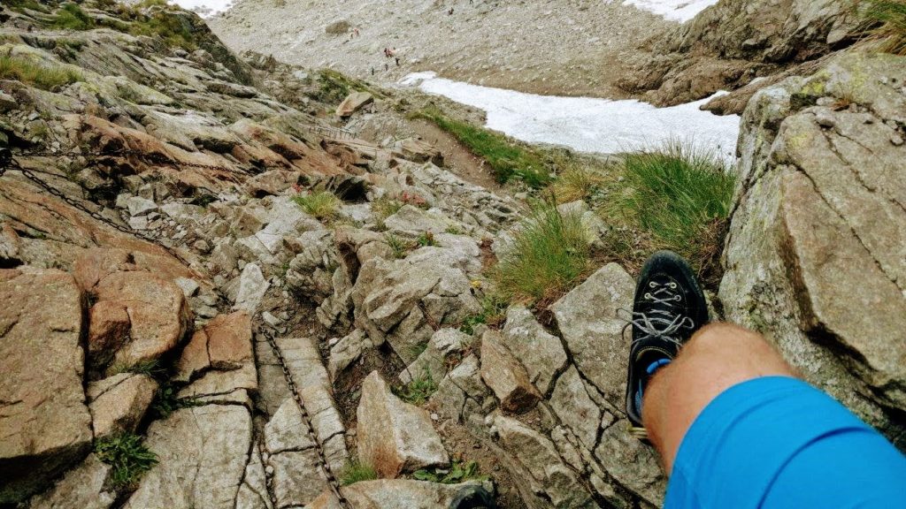 Noga turysty na górskim szlaku, Tatry słowackie.