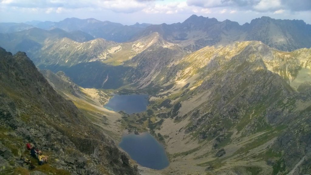 Widok na dolinę w i jeziora górskie, Tatry słowackie.