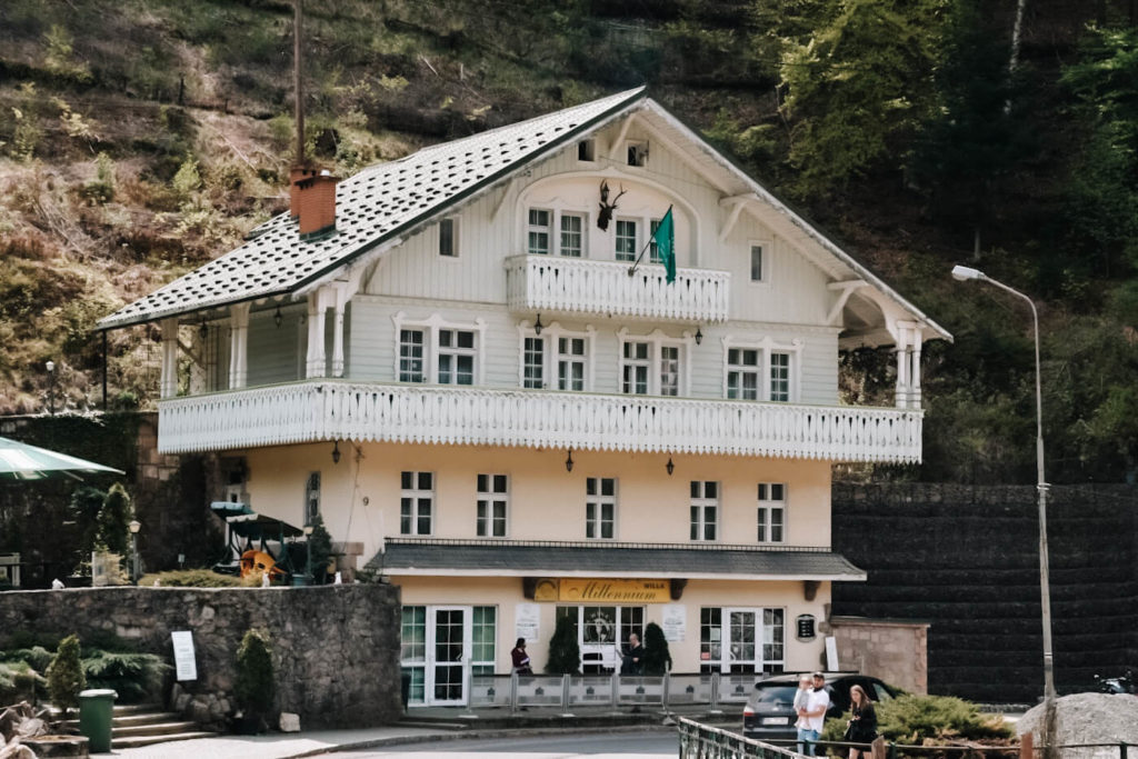 Międzygórze, Stylowy drewniany dom.