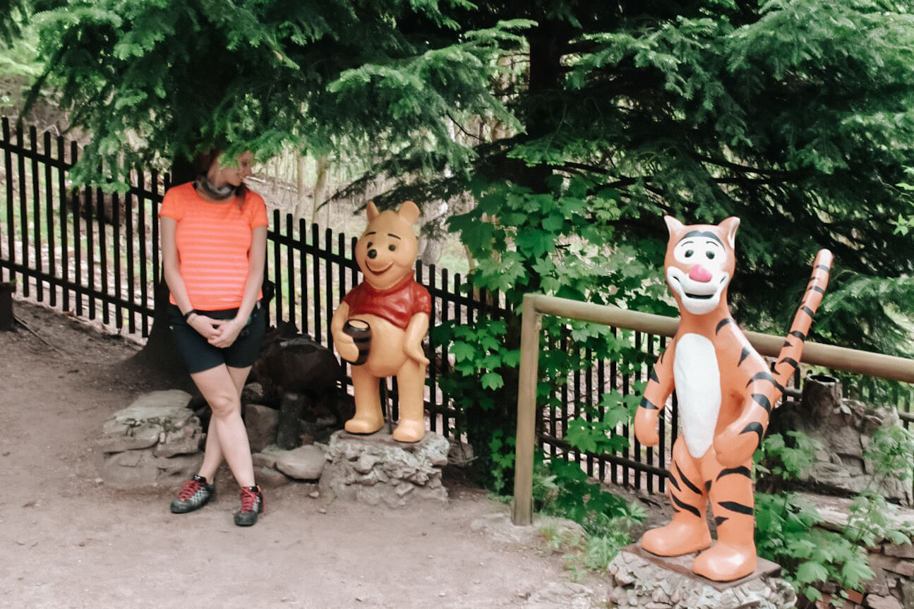 Ogród Bajek, figurki bajowych postaci.