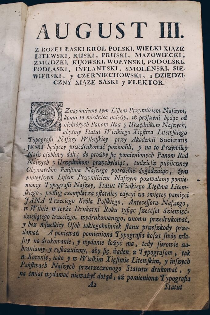 Dawna księga w Muzeum Pieniądza w Wilnie.