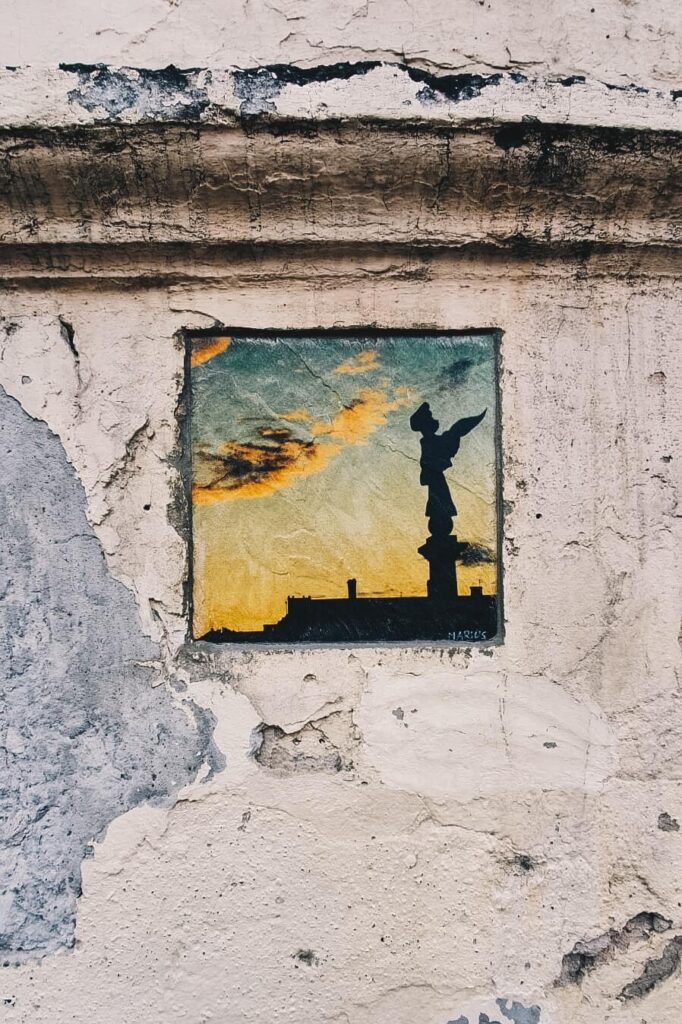 Obraz namalowany na ścianie budynku w dzielnicy Zarzecze, Wilno.