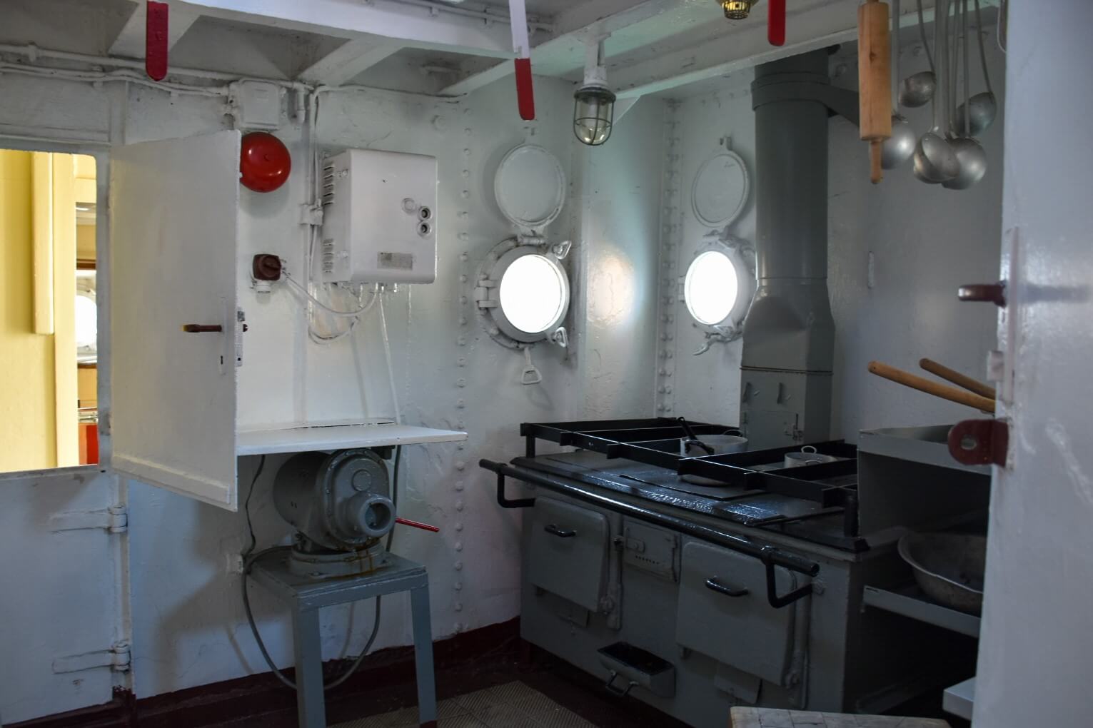 Wnętrze zabytkowego statku Sołdek.