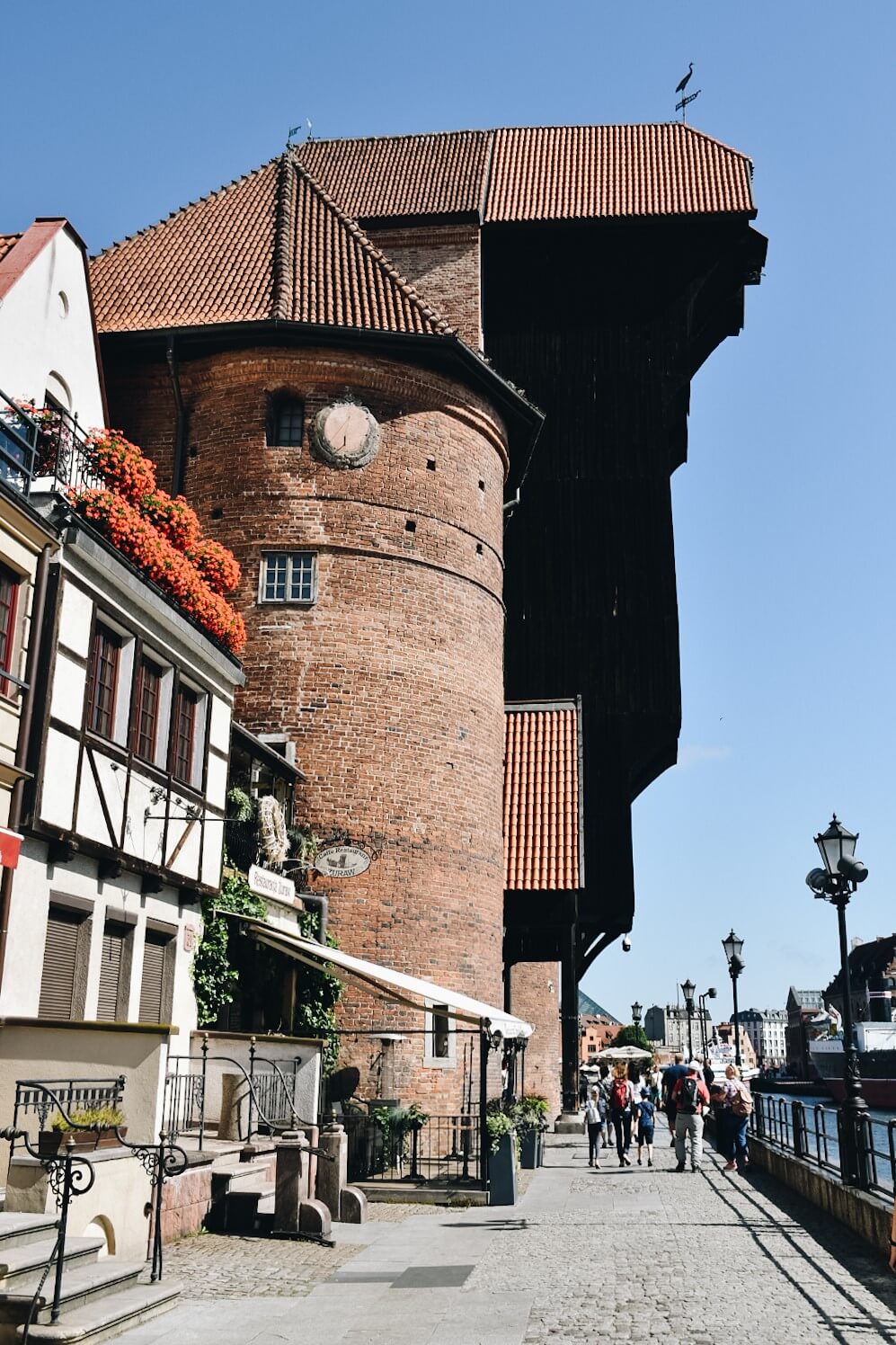 Żuraw Gdański i bulwary nad Motławą.