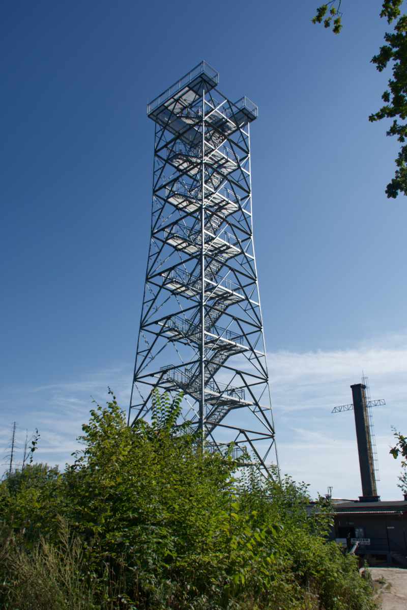 Stalowa wieża widokowa w Mamerkach.