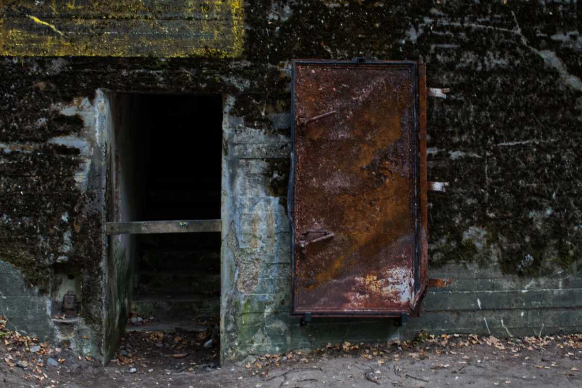 Zniszczony bunkier w Wilczym Szańcu.