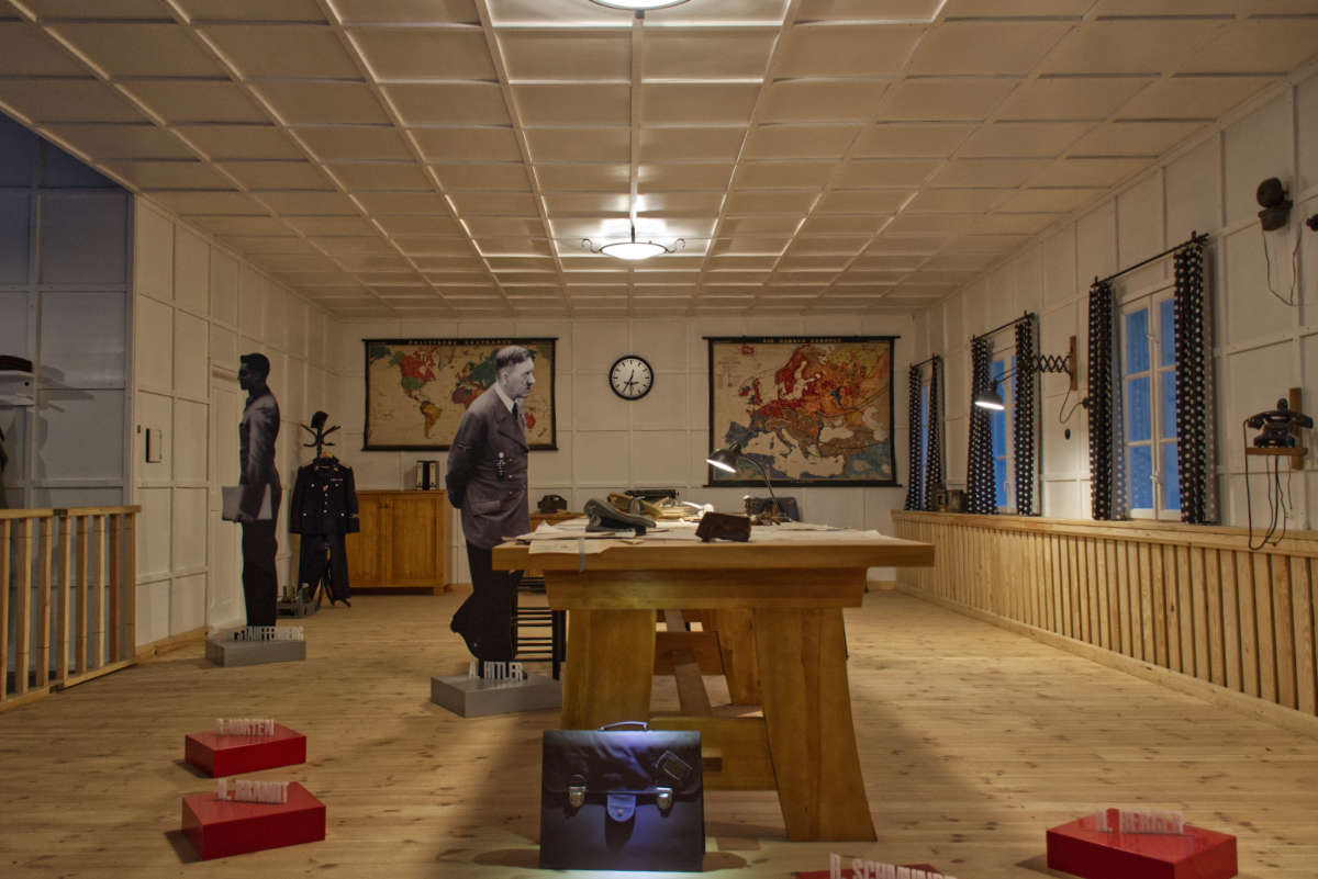 Wilczy Szaniec, rekonstrukcja sali, wktórej była próba zamachu na Hitlera.