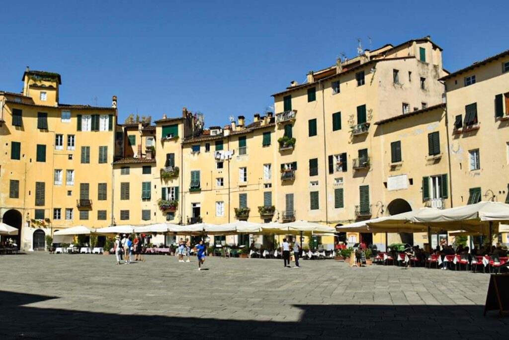 Toskania Lukka Piazza dell Anfiteatro