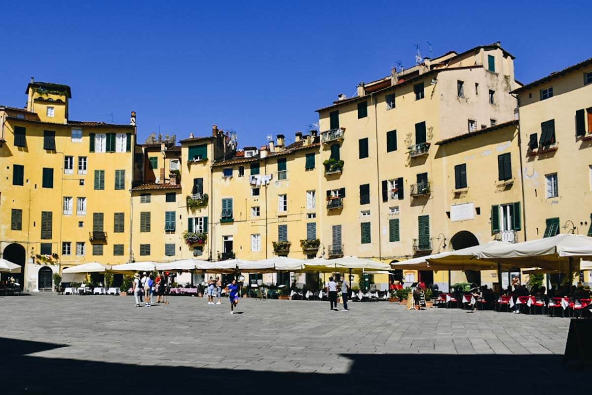 Lukka, jeden z placy w mieście.