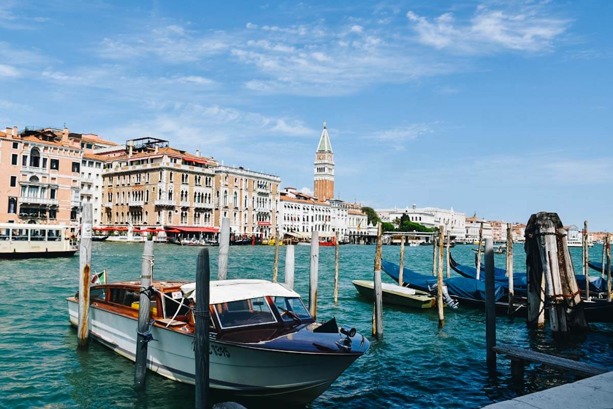 Kanały i kamienice w Wenecji