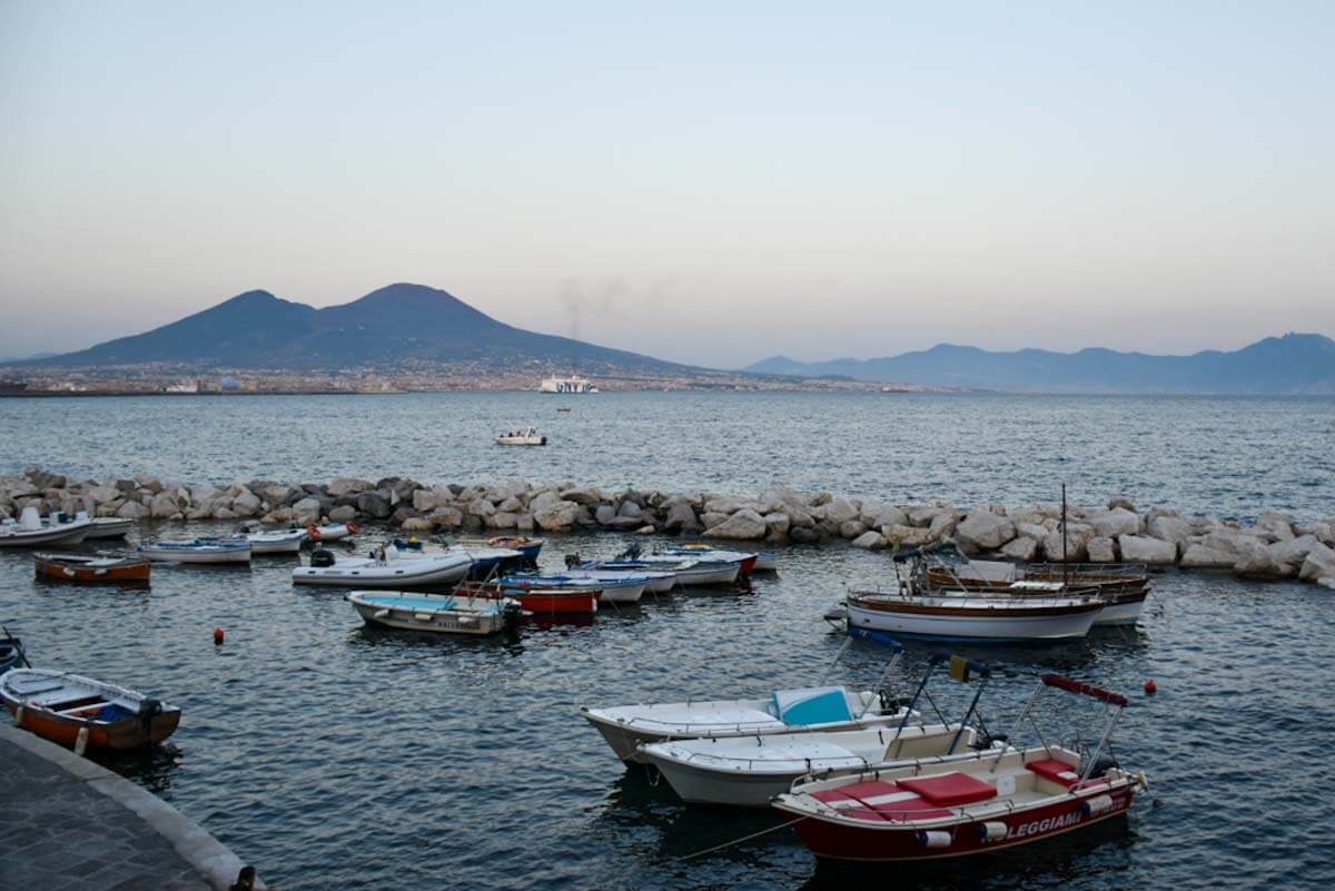 Włochy, widok na Wezuwiusz.