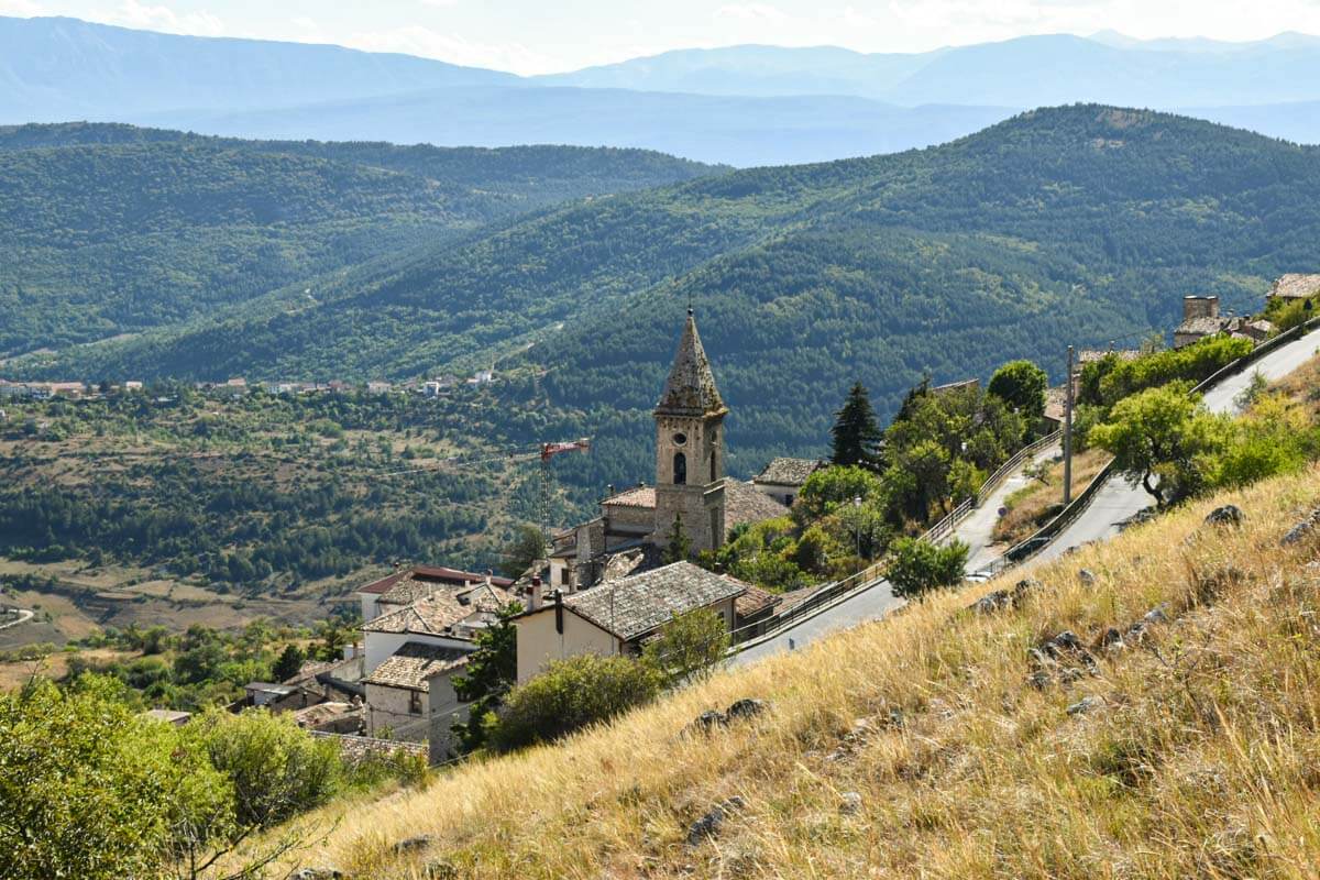 Widok na Calascio w Apeninach.