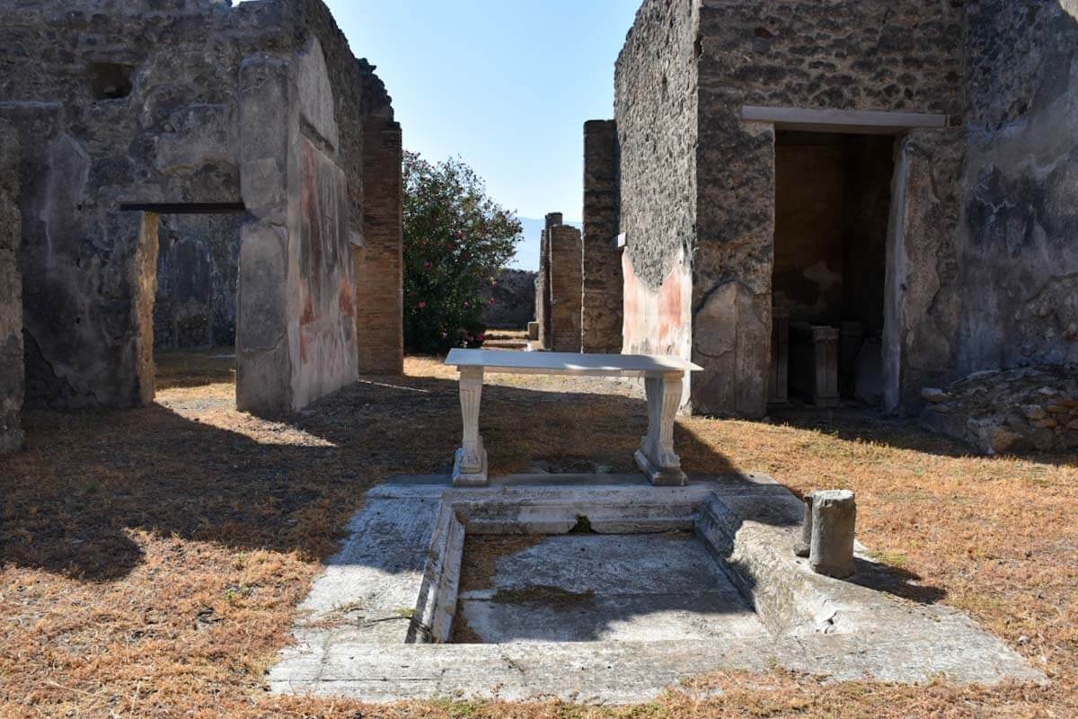 Pompeje starożytne ruiny.