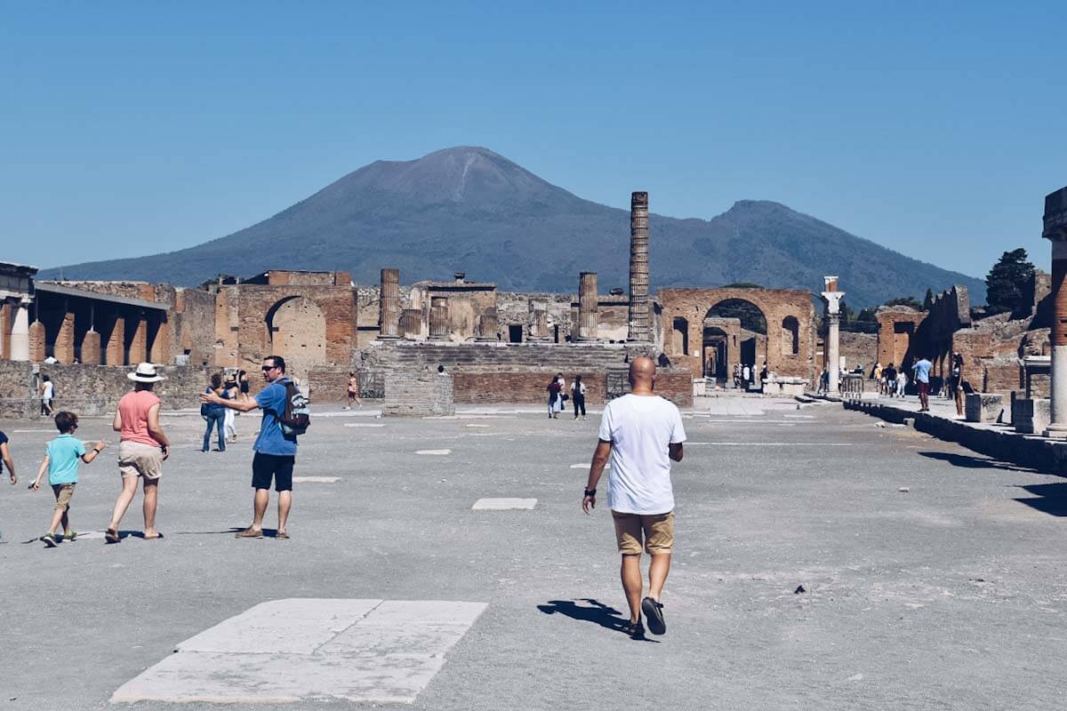 Pompeje starożytne ruiny.