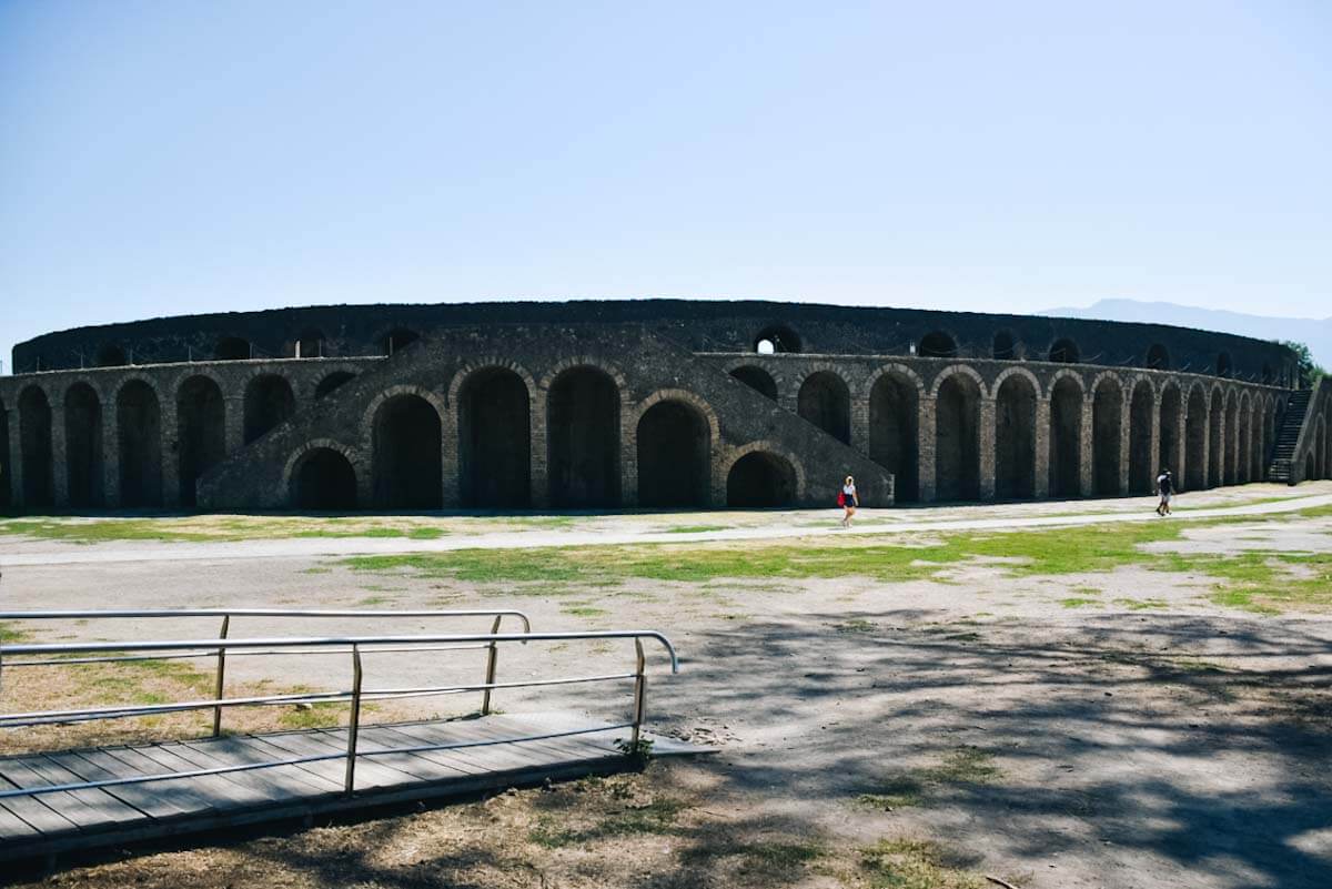 Pompeje starożytne ruiny.