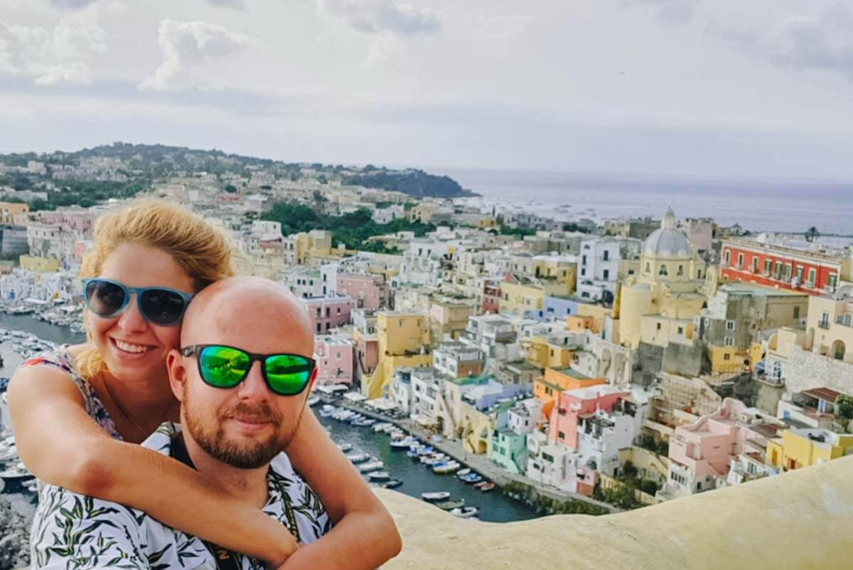 Pastelowe domki na Procidzie