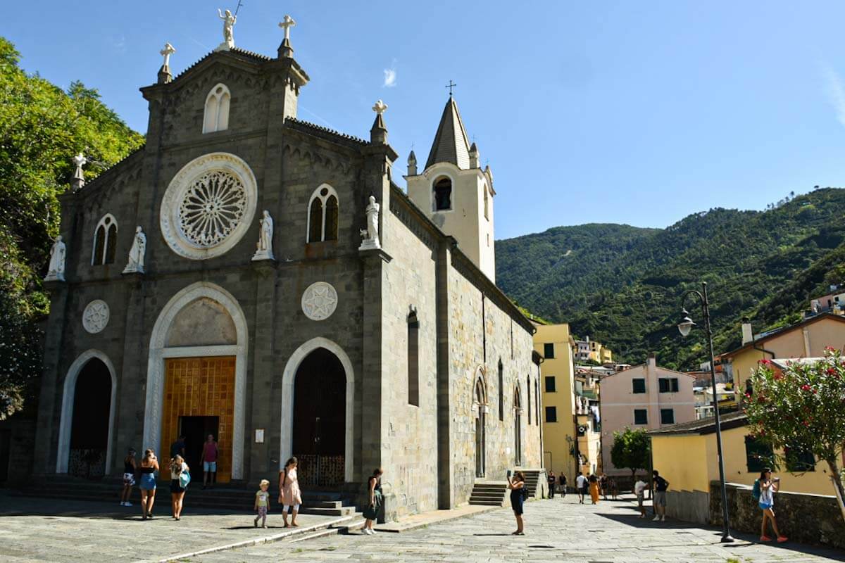 Kościół w miasteczku Riomaggiore.