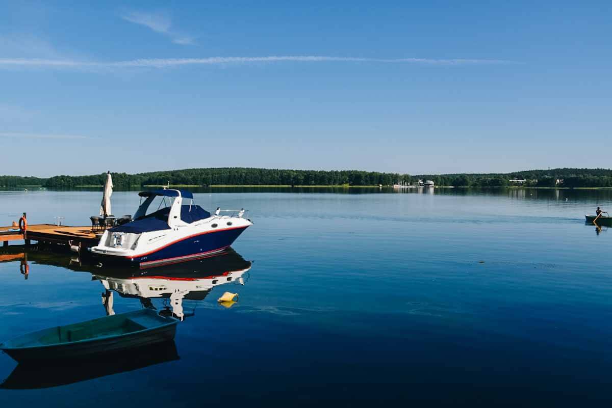 Olsztyn, motorówka na Jeziorze Ukiel.
