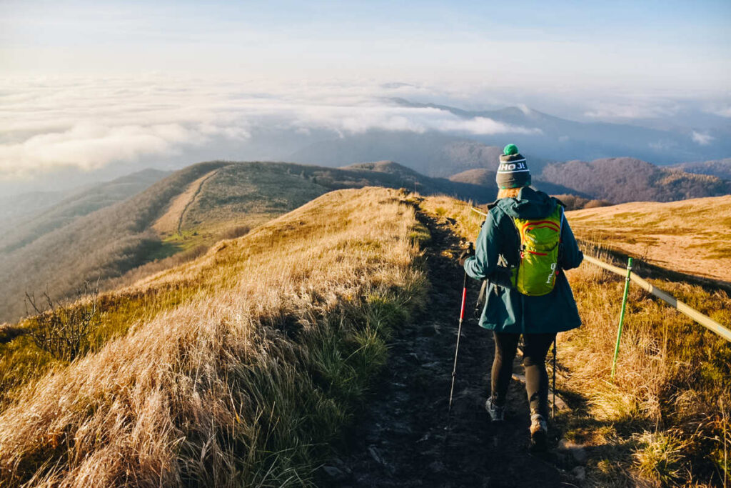 Turystka na bieszczadzkiej połoninie.