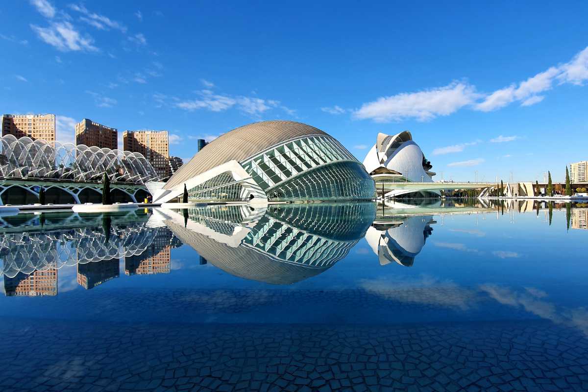 Ciudad de las artes y ciencias w Walencji.