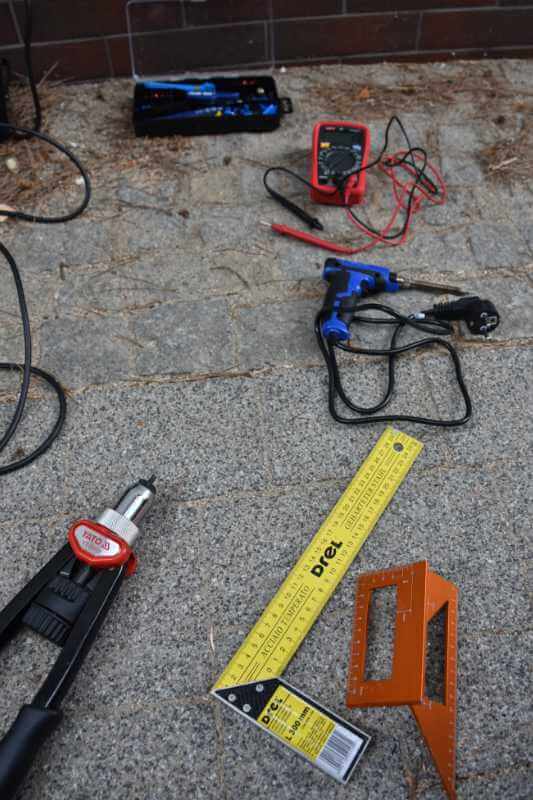 Zestaw narzędzi do kampera.