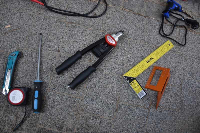 Zestaw narzędzi do kampera.