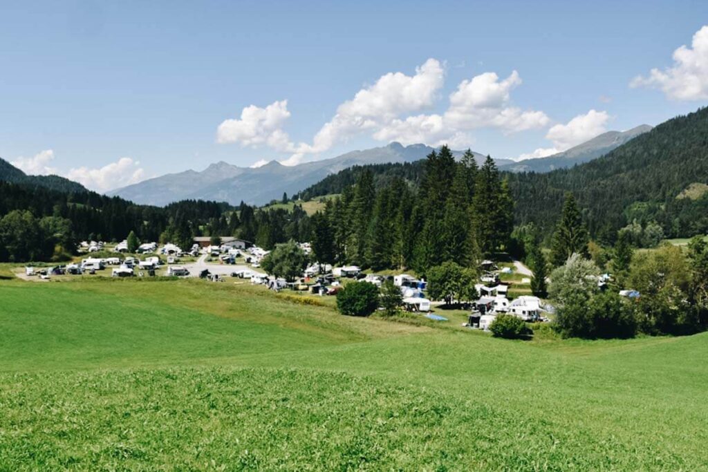 Kemping nad jeziorem Weissensee.