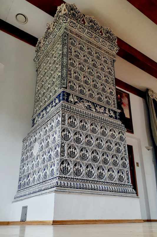 Replika pieca kaflowego w zamku w Tykocinie.