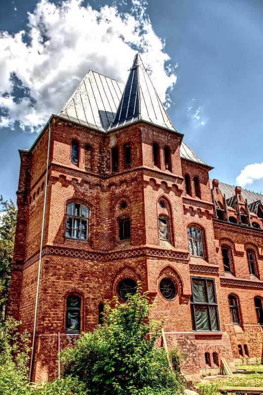 Budynek dawnego sanatorium w Sokołowsku.
