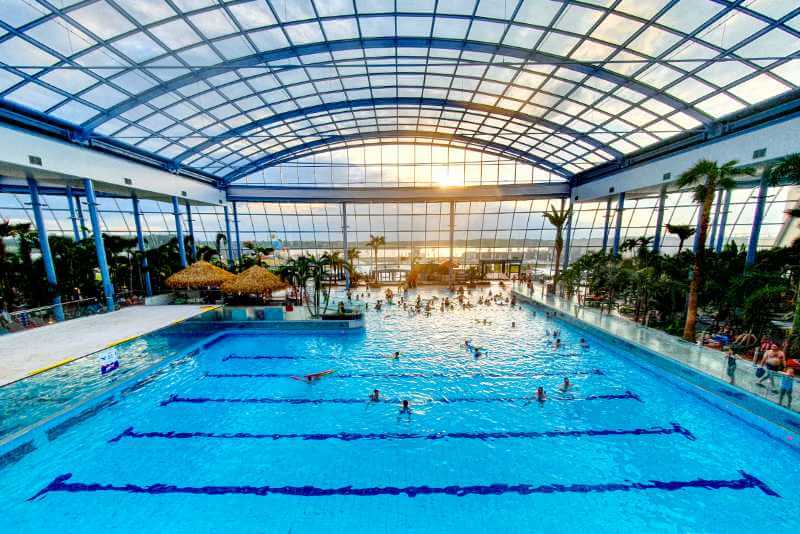 Główny basen w strefie relax.