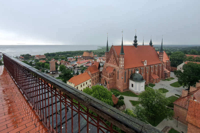Widok z wieży na Wzgórzu Katedralnym we Fromborku.