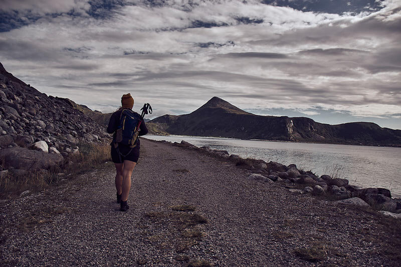 Spacer brzegiem morza.