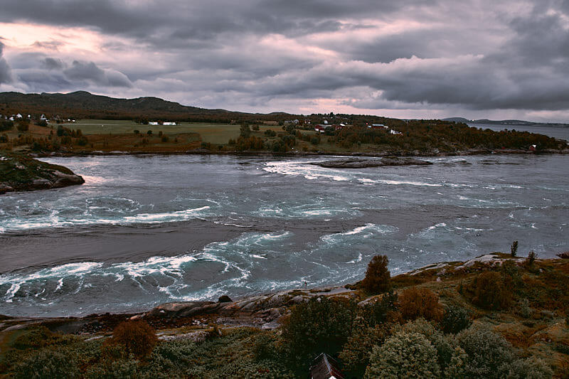 Prądy wodne Salstraumen, Norwegia północna.