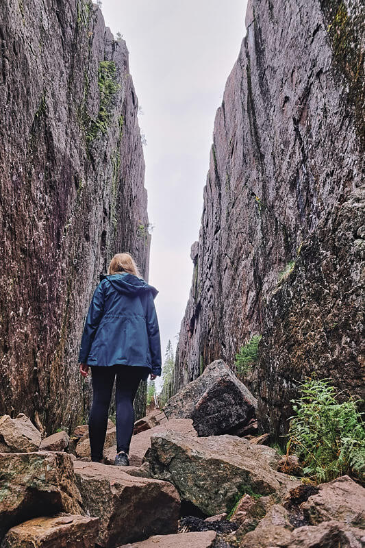 Slåttdalsskrevan w parku Skuleskogen.