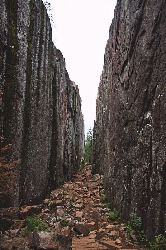 Slåttdalsskrevan w parku Skuleskogen.