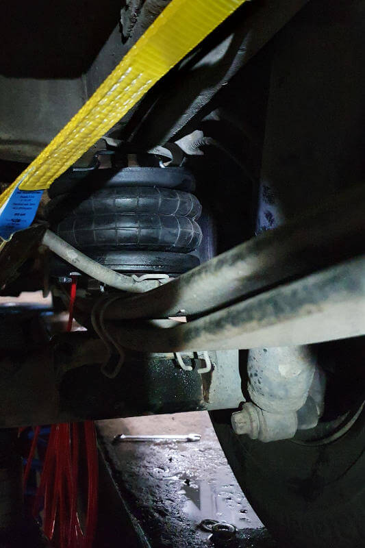 Zawieszenie pneumatyczne w kamperze miech.