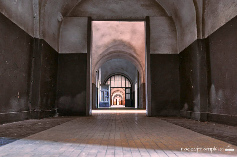 korytarz w koszarach