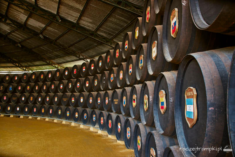 BEczki wina w bodedze Tio Pepe